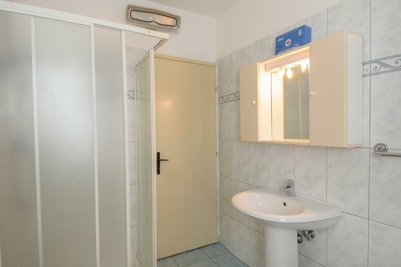 Apartments Nives ポレッチ エクステリア 写真