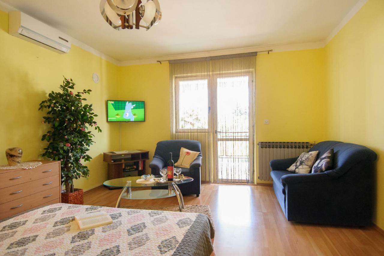 Apartments Nives ポレッチ エクステリア 写真