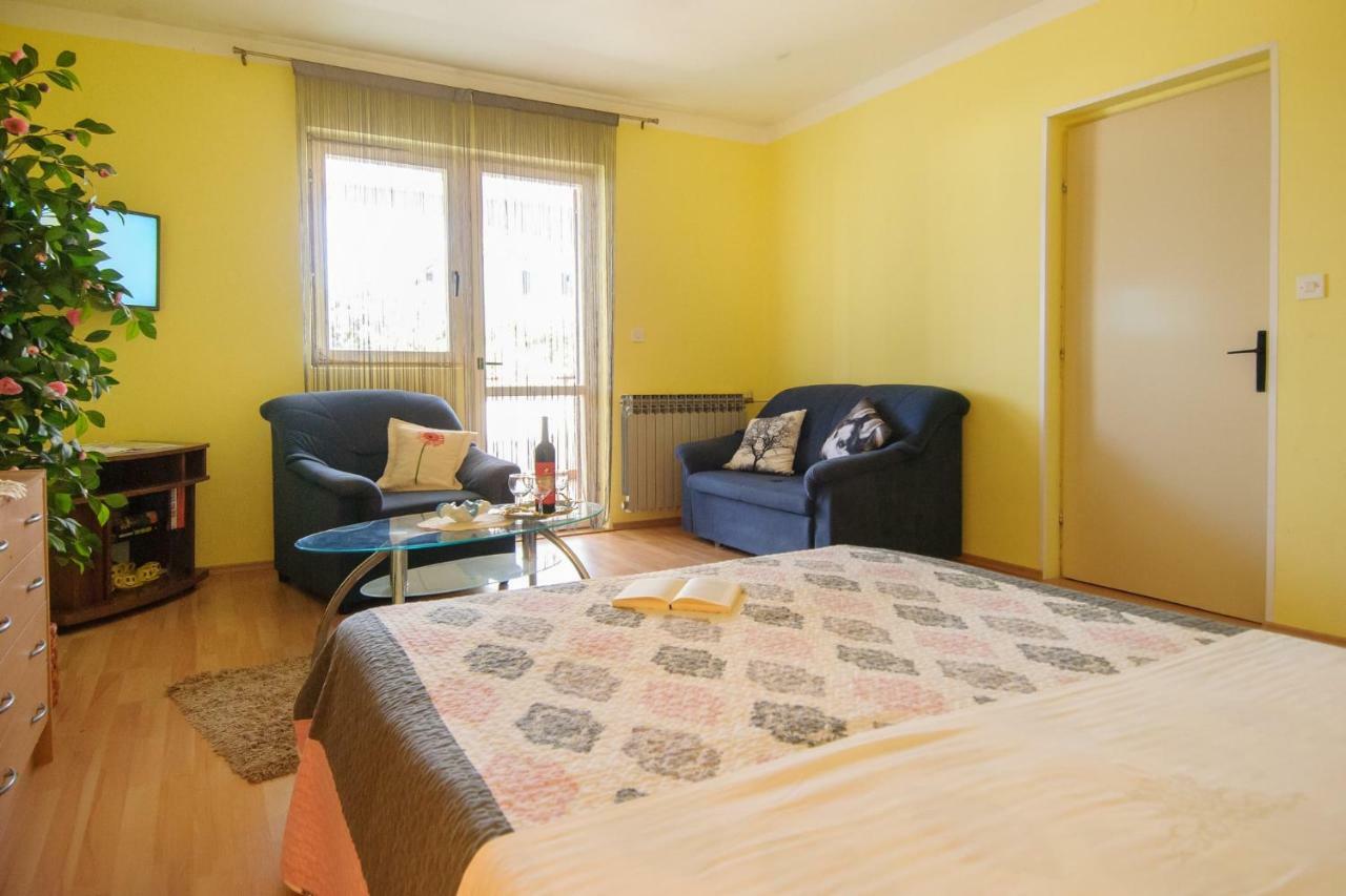 Apartments Nives ポレッチ エクステリア 写真