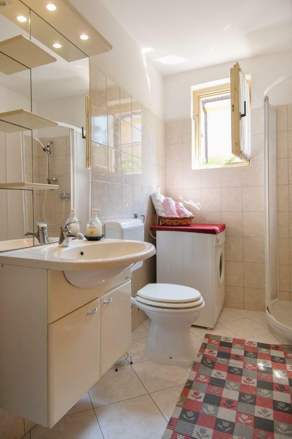 Apartments Nives ポレッチ エクステリア 写真