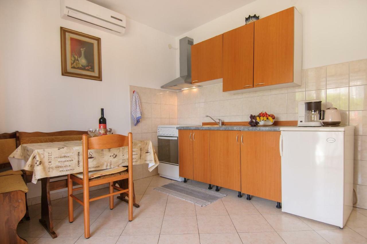 Apartments Nives ポレッチ エクステリア 写真