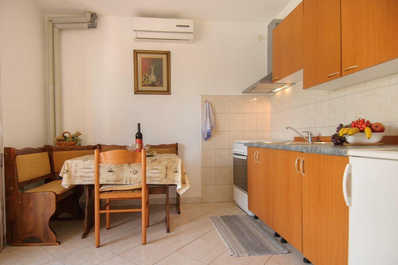 Apartments Nives ポレッチ エクステリア 写真